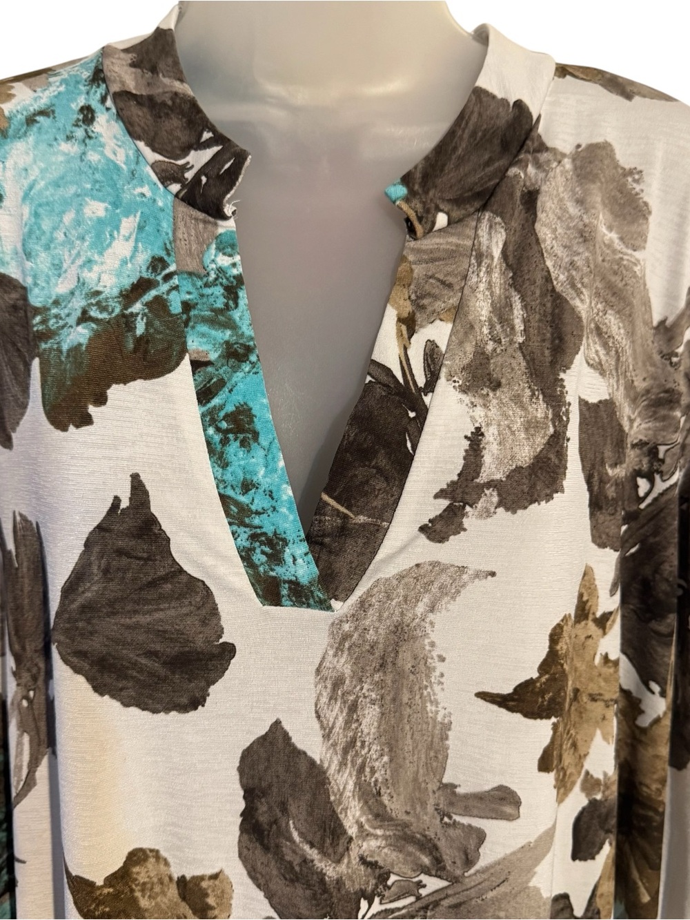 Floral V-Neck 3/4 Sleeves Top in Teal, Brown & Cream CURVY/PLUS #11 - Picture 2 of 6